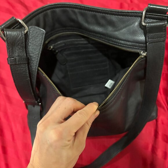 Tommy Bahama leather shoulder bag - Picture 7 of 7